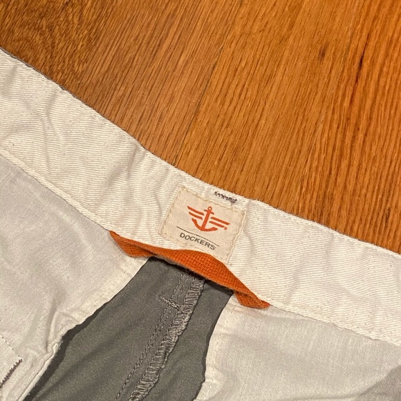 Men’s Dockers Shorts - size 32 - Picture 2 of 3